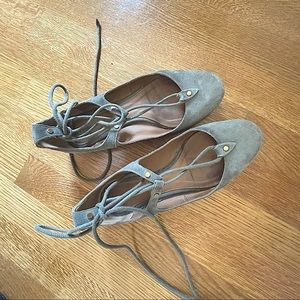 Chloé Foster Suede Flats in Gray, 37